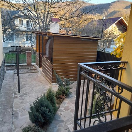 Dva Opryshka Villa Jaremtje Exteriör bild