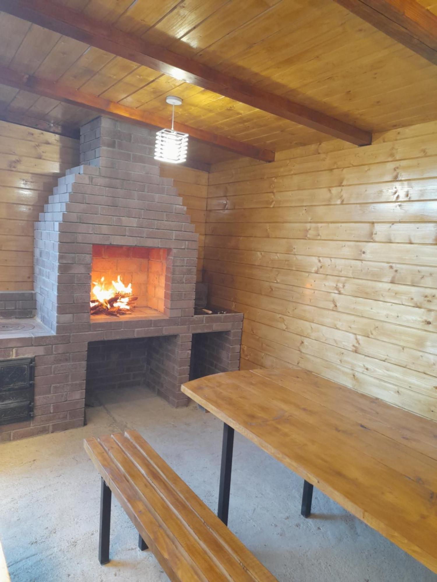 Dva Opryshka Villa Jaremtje Rum bild